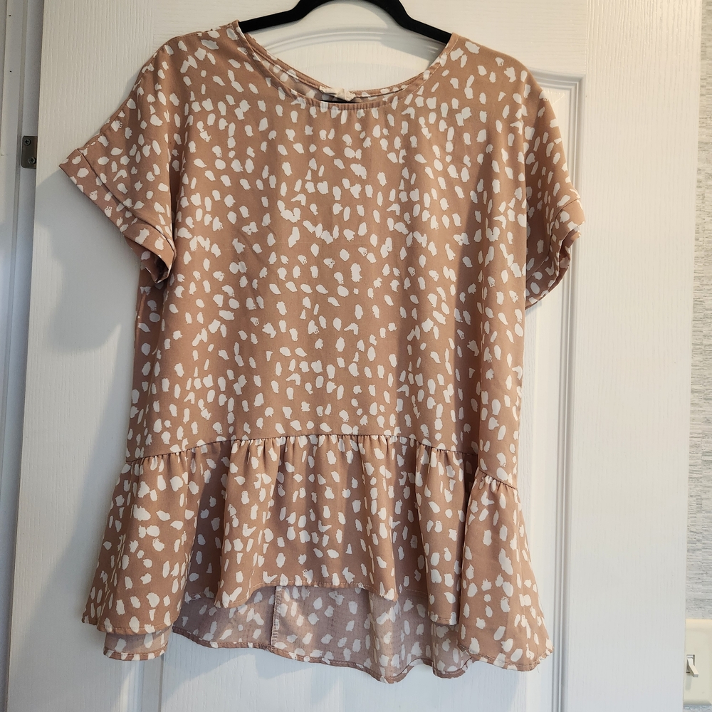 1.4.3. Story by Line Up Tan and White Peplum Blouse Size S Euc